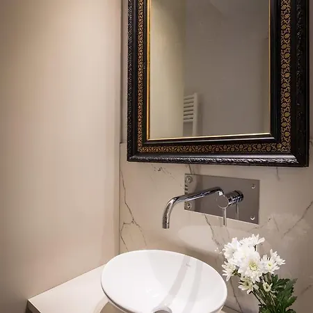 Concierge-at The Cathedral Apartment *