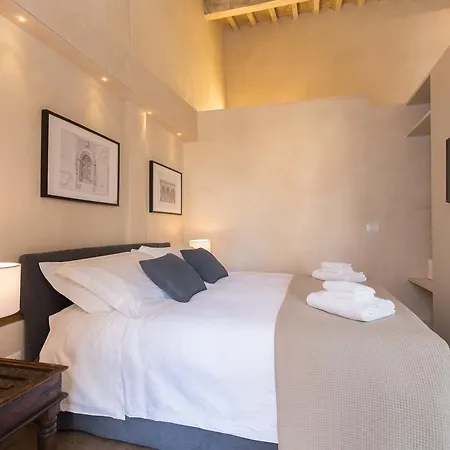 Concierge-at The Cathedral Apartment Florence