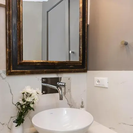 Concierge-at The Cathedral Apartment *